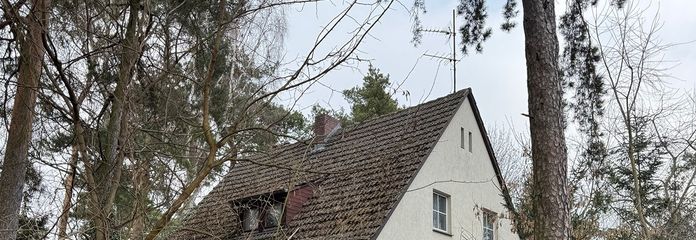 Gr. Einfamilienhaus in Wassernähe, Keller, Grün, 2 getrennte Wohnungen möglich.