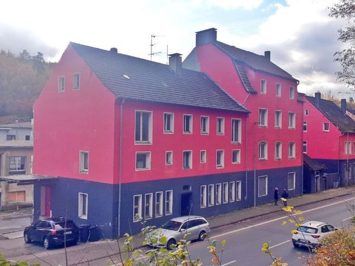 3 Mehrfamilienhäuser mit Lagerhallen und Garagen in Lüdenscheid – Foto 1