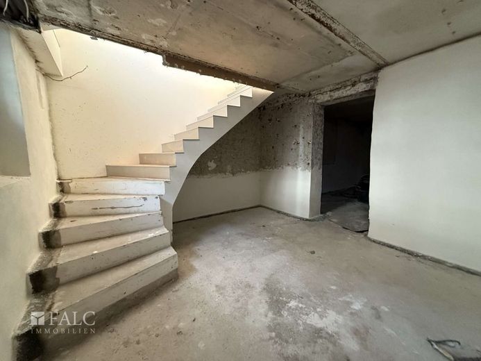 Rüttenscheider Perle: Souterrain-Wohnung. Platz, Lage und Komfort vereint – UG