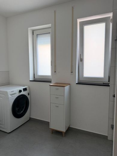 Wunderschöne 3,5-Zimmer-OG-Neubauwohnung in Randlage in Heldenstein – Bad