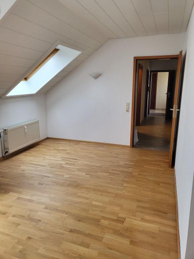 Schöne, großzügige DG-Wohnung in ruhiger Lage – Esszimmer