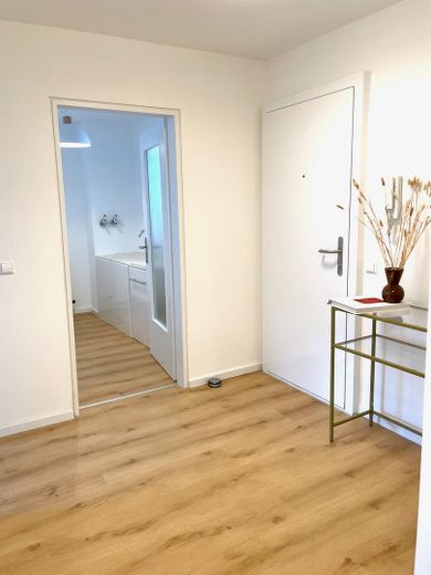 HELLE, MODERNISIERTE UND LICHTDURCHFLUTETE 3-ZIMMER-WOHNUNG MIT SÜDBALKON IN BÖBLINGEN-DAGERSHEIM – Flur