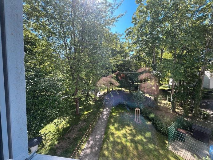 Bad Homburg'da komisyonsuz, ankastre mutfak ve balkon dahil aydınlık 3 odalı daire – sahibinden – Blick aus dem Schlafzimmer