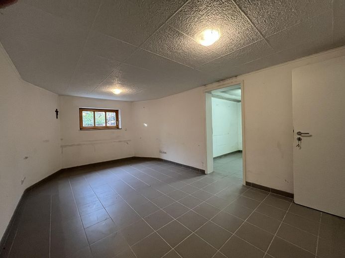 Maison jumelée adaptée aux familles avec jardin, sauna, studio et sous-sol à Stegaurach – Souterrainwohnung