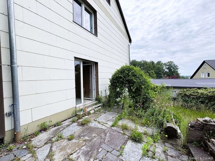 Familienfreundliches Zuhause mit Balkon, Terrasse und vier Garagen in Neuenreuth – VUB0002459-19