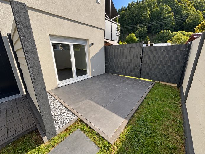 Modernes Zweifamilienhaus mit Einliegerwohnung in Elzach-Oberprechtal – Terrasse Einliegerwohnung