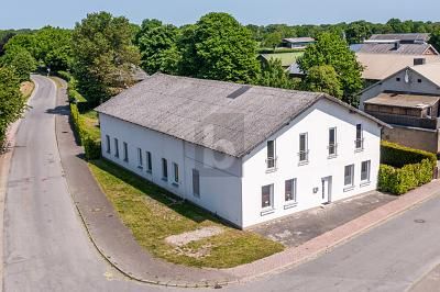 LOTS OF SPACE, WORKSHOP & 300 M² EXPANSION POTENTIAL – 1780474344_d913c8.jpg