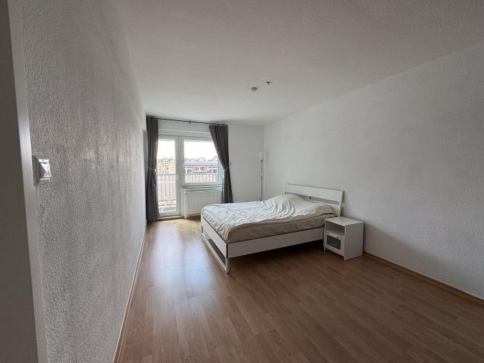 Provisionsfrei,renoviert,ruhig,95qm Wohnung 3,5 Zimmer+Küche mit EBK,Tageslichtbad,Südbalkon – Schlafzimmer
