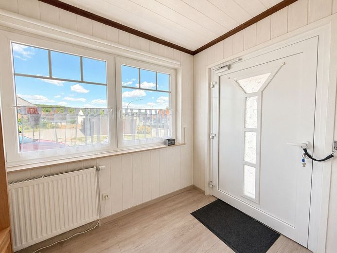 Großzügiges Zweifamilienhaus mit Einliegerwohnung und neuer Heizung – Eingang Einliegerwohnung
