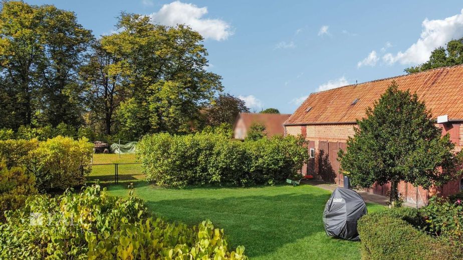 Großes Landhaus mit Einliegerwohnung, Stallungen, Koppeln &amp; Flusszugang auf 6.640 m² Traumgrundstück – Grundstück