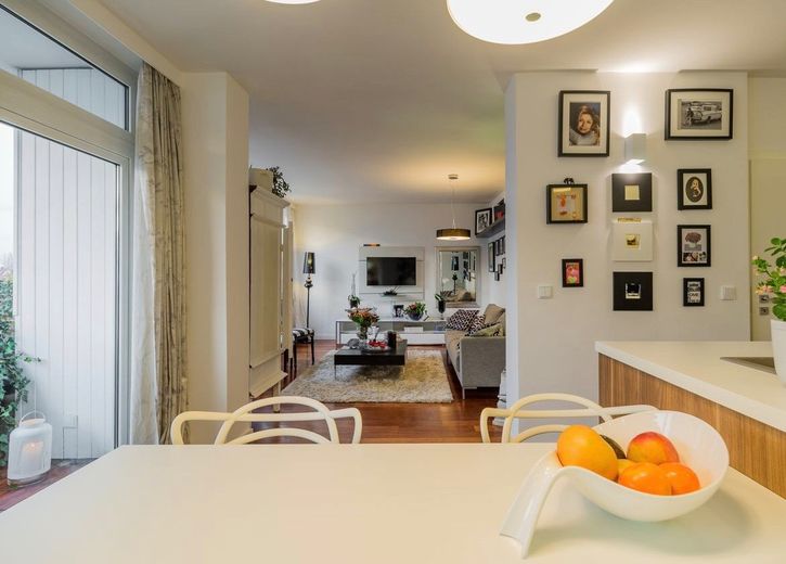 Exklusive, modernisierte und möblierte 2,5-Zimmer DG-Wohnung und Tiefgarage. – Foto 6