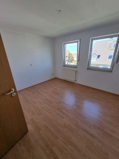 3-room maisonette apartment in Schwalbenweg/ Welsleben – Schlafzimmer
