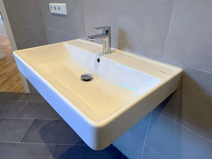 Bad - großes Waschbecken