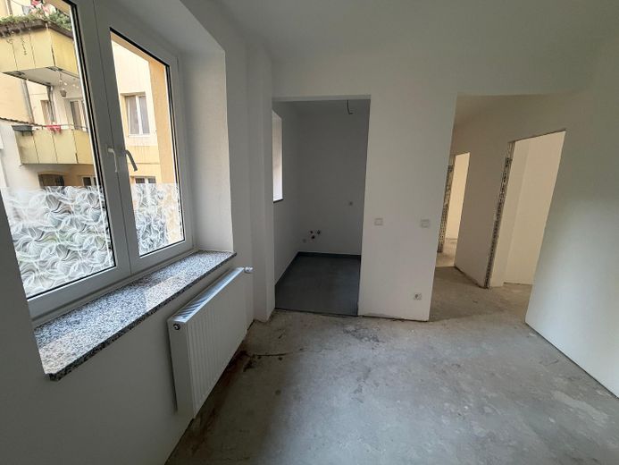 Sanierte 3 Zimmer Wohnung in der Südstadt – Esszimmer Richtung Küche/Flur
