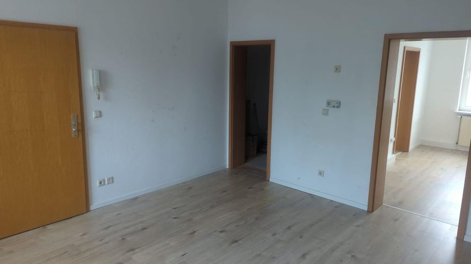 Оренда гарної 1,5-кімнатної квартири в Кіріці – Wohnzimmer mit Blick zur Küche