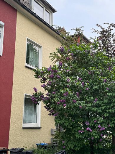 Kleines MFH mit drei Wohnungen und Garten - Bremen-Osterfeuerberg – Frontansicht