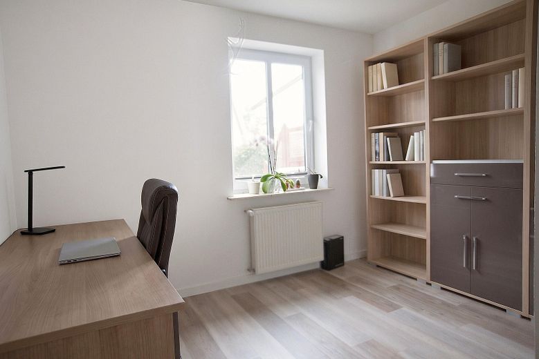 منزل عائلي منفصل مُجدَّد حديثًا مع حديقة ومرآب مزدوج وشرفة – Büro / Homeoffice