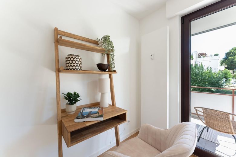 Erstbezug nach Kernsanierung: 4-Zimmer-Wohnung mit PV-Mieterstrom & TG-Stellplatz in S-Heumaden – Büro / Gästezimmer