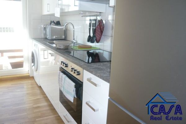Leben im Zentrum: Modern und hochwertig möblierte 3 Zimmerwohnung mit großem Balkon in topp gepflegtem Altbau