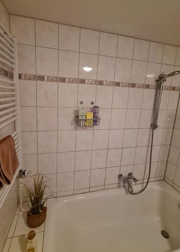 Schöne 3-Zimmer Wohnung in Top-Lage mit Balkon und PKW-Stellplatz, Eigennutzung o. Kapitalanlage! – Duschwanne