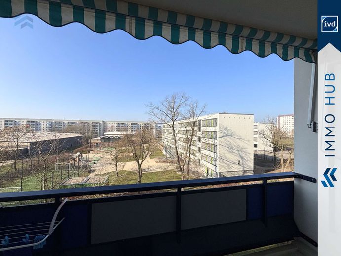 ++ 1.730 EUR/m² – Appartamento di 3 locali molto ben tenuto e affittato con balcone a ovest e ascensore ++ – 4852119-XdUK2dKg7bCaxNPiETHMbyHJ-Balkon.jpg
