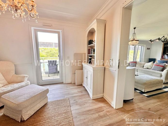 Lichtdurchflutete Designwohnung mit Balkon – 77fe69d2af2b13c2a41ca3da2f333bc9ca3c7982.jpg