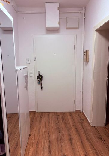 شقة مريحة ومشرقة من غرفتين ونصف في قلب فيتن - انتقل إليها واشعر بالراحة – Wohnungseingangstür