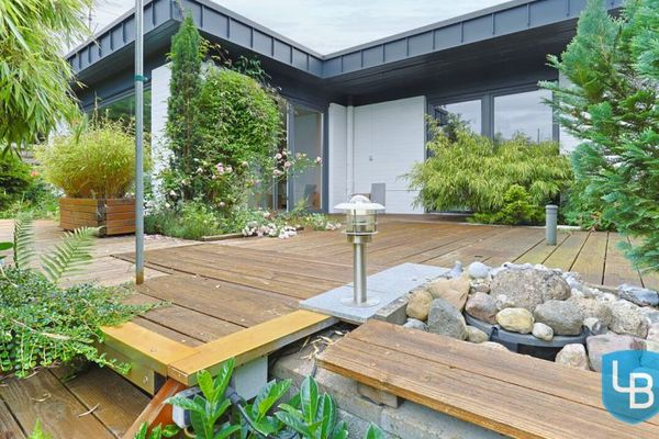 Il fascino del bungalow – Abitare su un unico livello con seminterrato completo