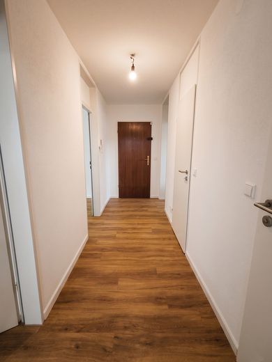 Een droom – instapklaar 3,5-kamerappartement met balkon en garage – Flur