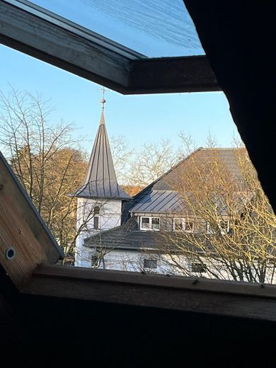 Ausblick aus Dachbodenfenster