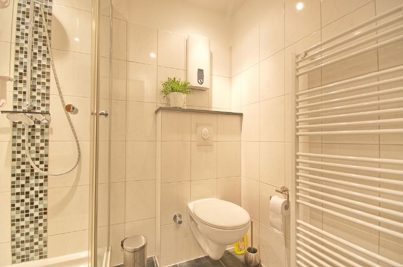 شقة ودودة ومفروشة جيدًا في موقع مركزي في إيسن-الحي الجنوبي، يتوفر W-LAN – 4f55878e15393ce065ca489bfc7a0dda17f657c0.jpg