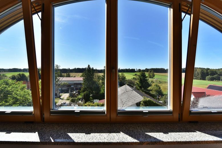 Ampiezza su due livelli – esclusiva maisonette con terrazza sul tetto e vista panoramica – Foto 1