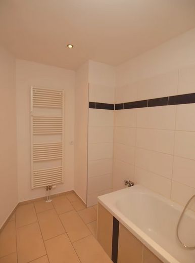 Appartamento al piano terra con 2 locali, cucina componibile e balcone – Foto 4