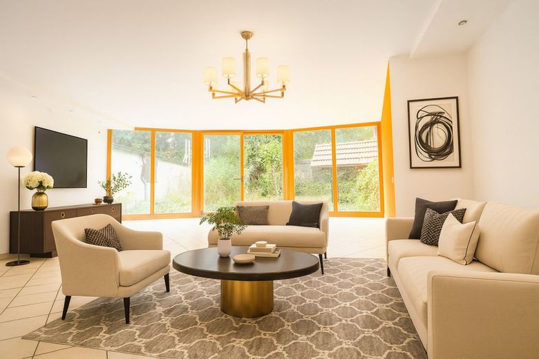 Großes Haus -Potenzial für 3-4 Wohneinheiten Scheune Stellplätze hohe Renditechance Familienparadies – Virtuelles Homestaging des Wohnzimmers - Perspektivisch eine eigene Wohneinheit