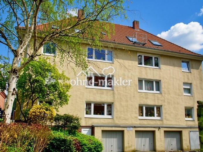 Helle Dachgeschosswohnung mit Einbauküche – perfekt für Paare, Singles oder WG – फोटो 1