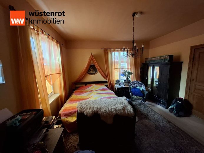 Mehr Wohnraum, mehr Lebensqualität - Modernisiertes Haus mit komfortablen Extras! – Schlafzimmer EG