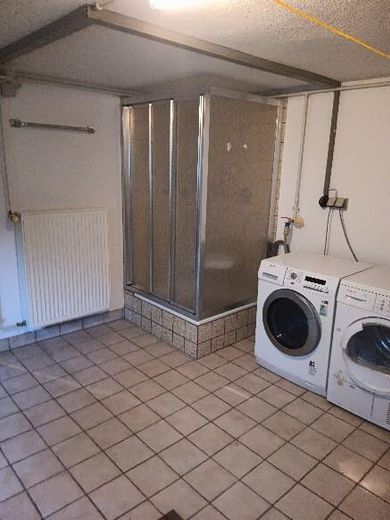 Waschküche mit Dusche