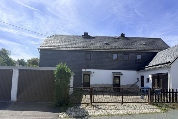 Großzügiges Einfamilienhaus mit ca. 202 qm Wohnfläche und Terrasse
