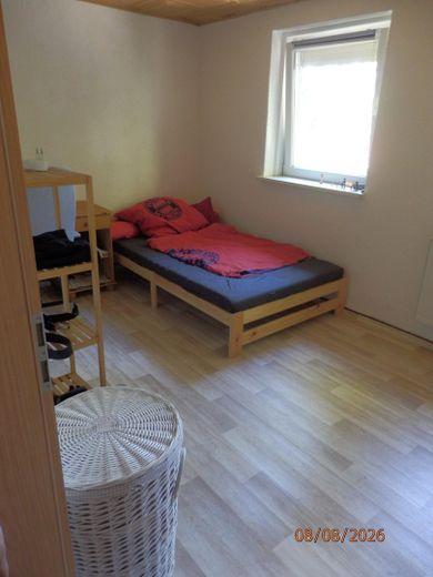 modernisierte Doppelhaushelfte mit zwei Wohnungen auf 403,50 qm Grundstück mit Garage – Schlafzimmer Obergeschoß