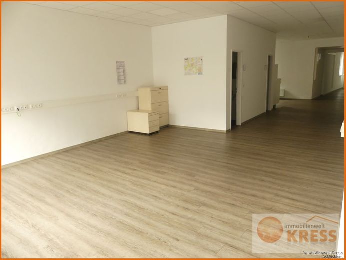 Ladenlokal in Schlüchtern Innenstadt, ebenerdiger Zugang, große Schaufensterfläche incl. Teeküche – Bild 3