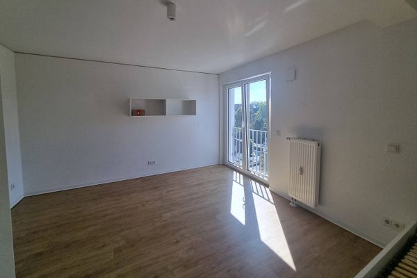 NEL QUARTIERE ALLA MODA DI COLONIA: Ampio appartamento trilocale completamente arredato!