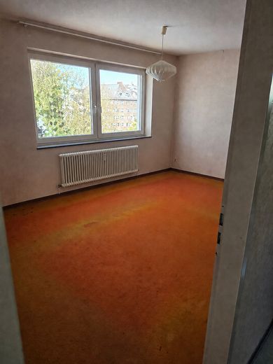 Abitare spaziosamente. Affacciarsi sul verde! 3,5 locali 102 m² Fellbach-Schmiden incluso posto auto in garage sotterraneo – Schlafzimmer leer