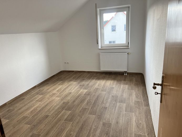 🌿 Renovierte Doppelhaushälfte mit grossem Garten und Garage in Linthe bei Berlin/ Potsdam – Schlafzimmer