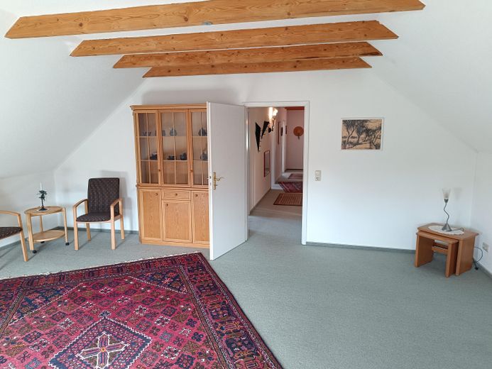 Traumhaus mit Sauna & großzügigem Gartengrundstück in Aurich-Wiesens – Provisionsfrei – Wohnzimmer im Dachgeschoss