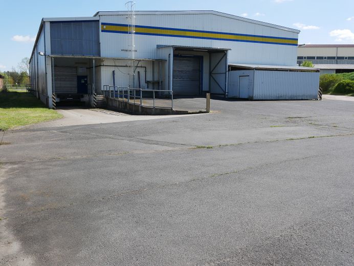 Verkaufshalle / Lagerhalle mit Büroräumen in zentraler Lage von Deutschland – Foto 12