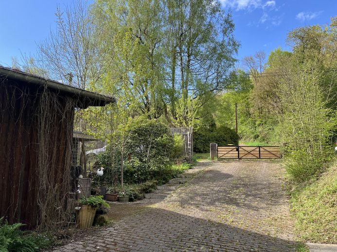 Kernsaniertes Haus mit großen Grundstück am Bach – Photo 2