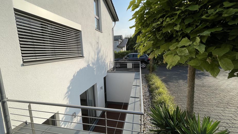 Maison d’architecte baignée de lumière dans un emplacement privilégié – Habiter avec une vue dégagée sur la verdure – Atriumhof 