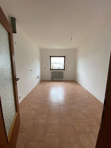 Großzügige 3-Zimmer Wohnung mit 130 m²; Balkon & Gartenanteil – KinderZimmer/Büro