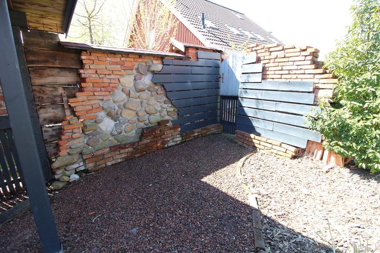 Exquisites Einfamilienhaus mit idyllischer  Gartenanlage + Teich, Saunahaus, Carport &amp; neue Heizung – Impressionen