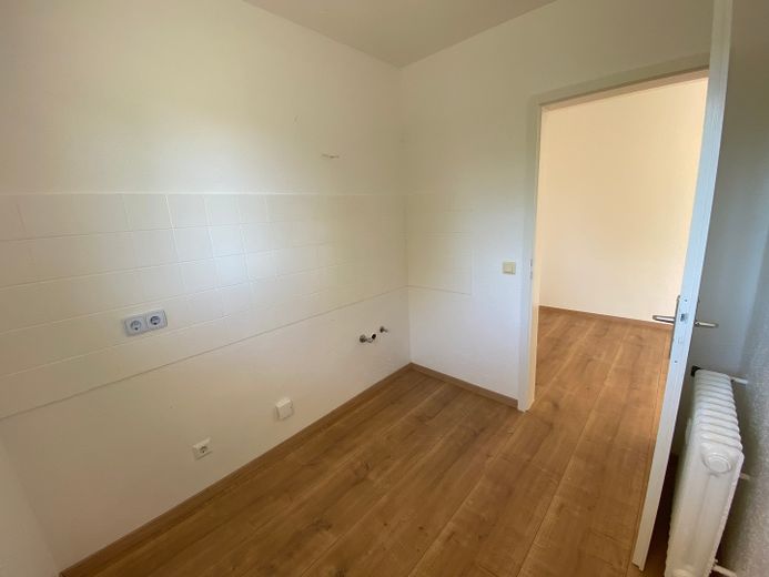 Top- Lage, schöne, ca. 53 qm Wohnung, 2 Zi.+je 1 Balkon+alle Räume mit Fenster – Küche mit Fenster